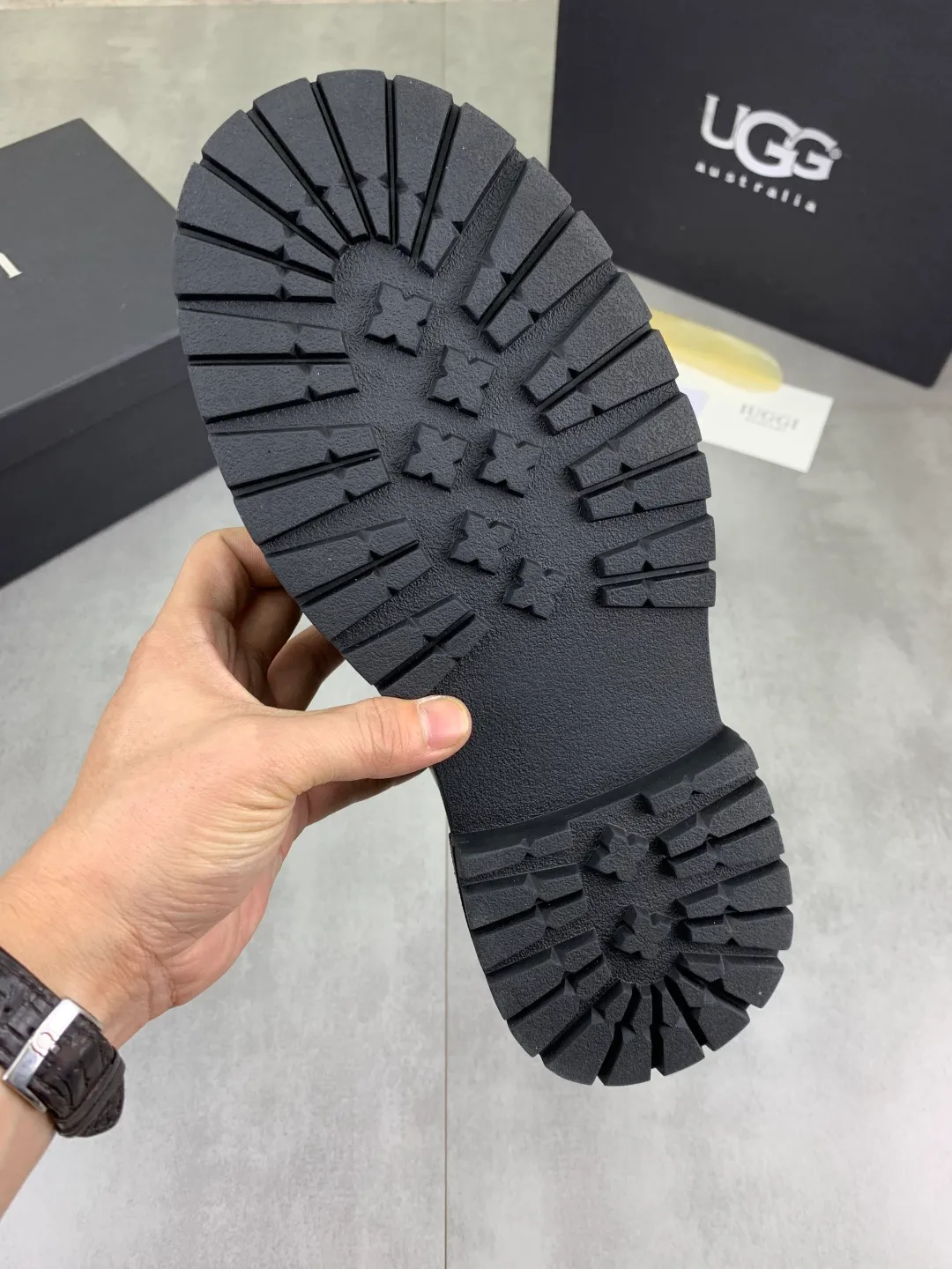 Men's men's shoes 💰P660 New arrival 🆕🆕🆕 IUGGI Men's British retro Martin boots Winter new men's outdoor hiking boots First layer of cowhide on the outside and wool on the inside Comfortable and warm Rubber sole sole Non-slip and firm Trendy and fashionable Casual and versatile Size: 38-44 (45 customized) Color: three colors